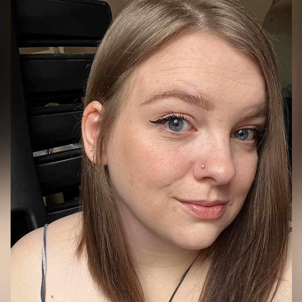 Meet your Posher, Chloe